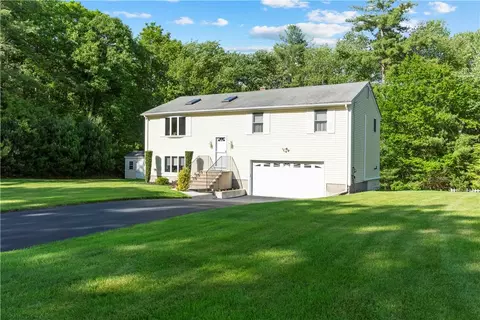 370 Maureen Cir, Burrillville, RI 02839