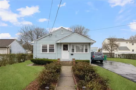 19 Thomas St, Warwick, RI 02886