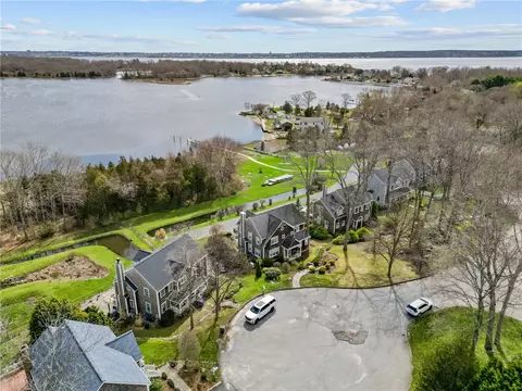 42 Anchorage Ct, Bristol, RI 02809