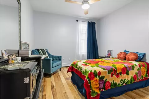 Bedroom - 823 Maple St, Fall River, MA 02720 photo 3 of 4