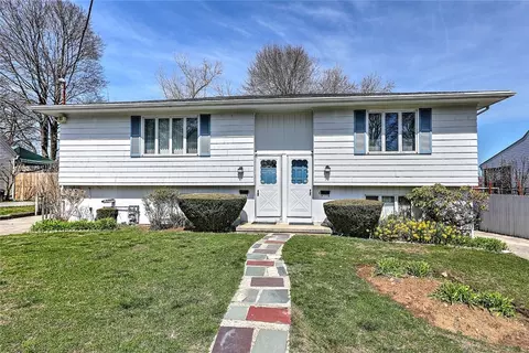 39 Santiago St, Providence, RI 02907