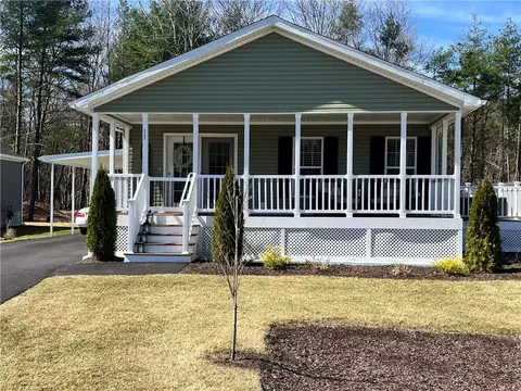 11 Cheryl Ln, Coventry, RI 02816