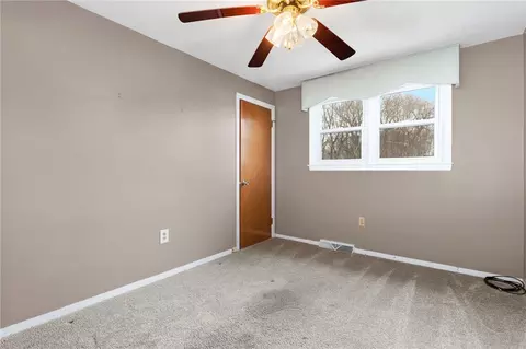 Bedroom - 18 Carant Rd, Warwick, RI 02889 photo 2 of 5