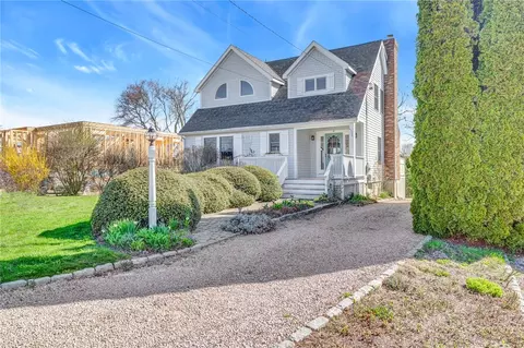 18 W Niantic St, Charlestown, RI 02813
