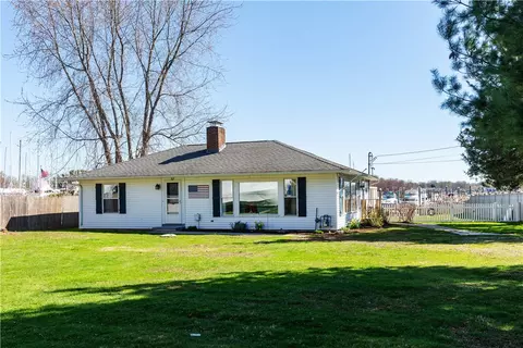 Exterior - 12 Waterfront Dr, Warwick, RI 02889 photo 2 of 11