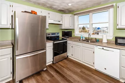Kitchen - 12 Waterfront Dr, Warwick, RI 02889 photo 3 of 5