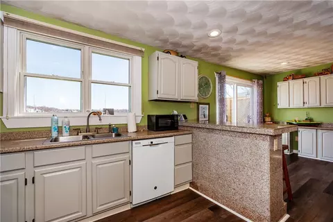 Kitchen - 12 Waterfront Dr, Warwick, RI 02889 photo 4 of 5