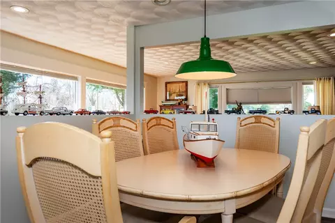 Dining - 12 Waterfront Dr, Warwick, RI 02889 photo 1 of 2