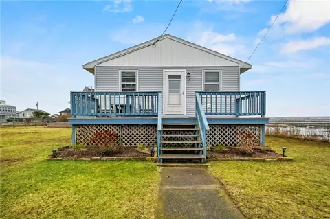 16 Arbeth Ave, Narragansett, RI 02879