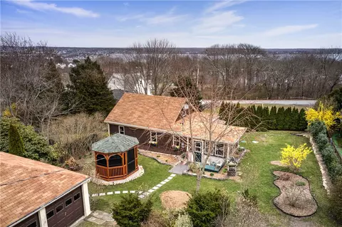 18 Butts St, Portsmouth, RI 02871