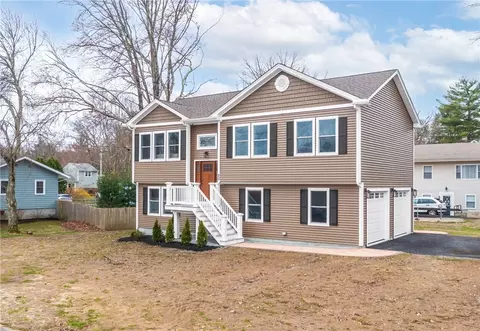 20 Spruce Dr, Hope, RI 02831