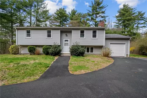 24 Clarke Rd, Coventry, RI 02816