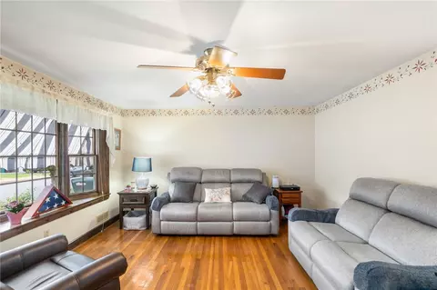 Living - 59 Halsey Rd, Woonsocket, RI 02895 photo 1 of 4