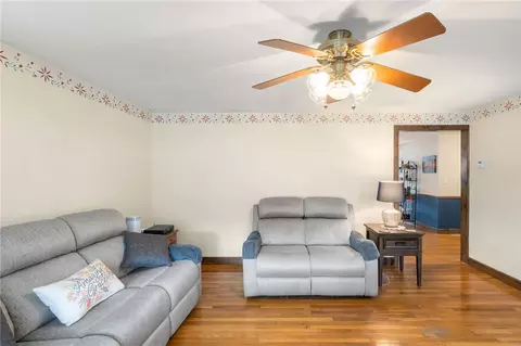 Living - 59 Halsey Rd, Woonsocket, RI 02895 photo 3 of 4
