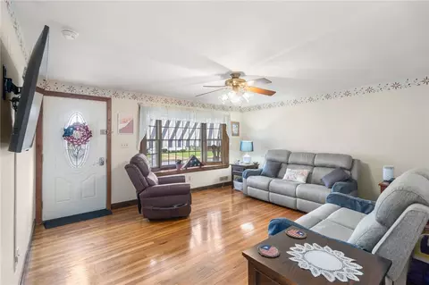 Living - 59 Halsey Rd, Woonsocket, RI 02895 photo 2 of 4