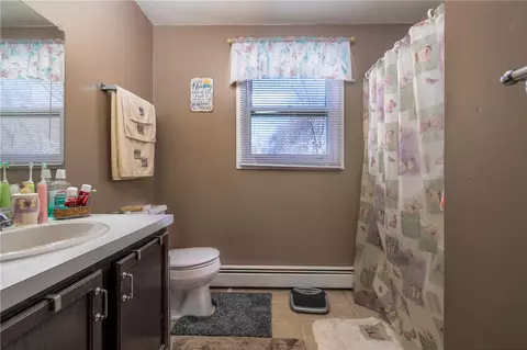 95 Reed St, Warwick, RI 02886 photo 9