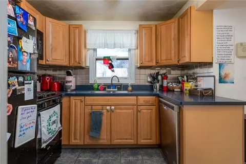 95 Reed St, Warwick, RI 02886 photo 16