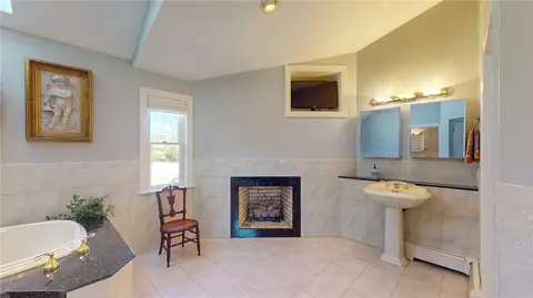 Bath - 2 Orleans Ct, Westerly, RI 02891 photo 1 of 5