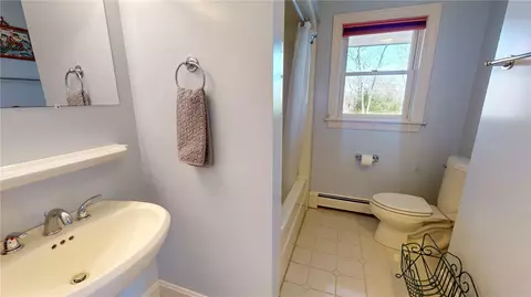 Bath - 2 Orleans Ct, Westerly, RI 02891 photo 4 of 5