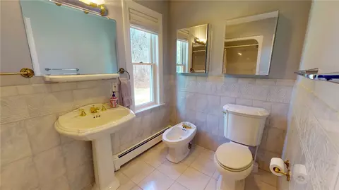 Bath - 2 Orleans Ct, Westerly, RI 02891 photo 3 of 5