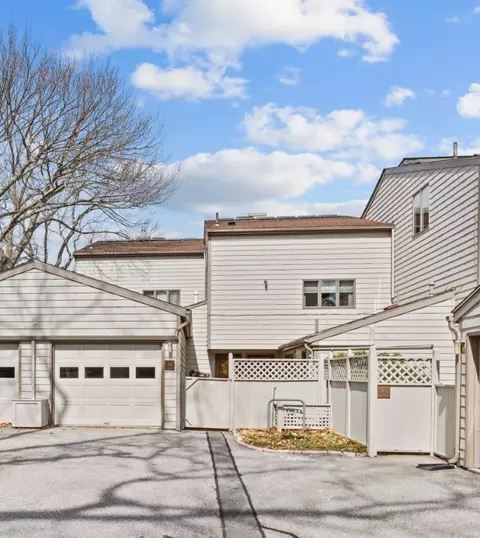 34 Seabreeze Ln #34, Bristol, RI 02809
