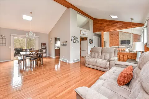 82 Highwood Dr, Coventry, RI 02816