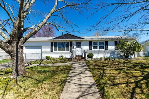 35 Topaz Dr, East Greenwich, RI 02818