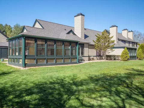 4 Vanderbilt Dr, Narragansett, RI 02882
