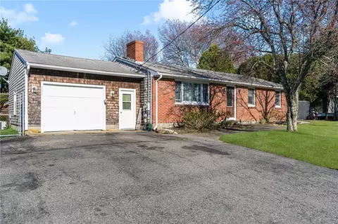 243 Turnpike Ave, Portsmouth, RI 02871
