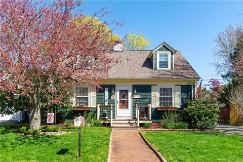 87 General Hawkins Dr, Warwick, RI 02888