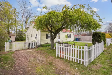 11 Haswill St, Warwick, RI 02889 photo 4