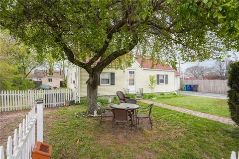 11 Haswill St, Warwick, RI 02889 photo 5