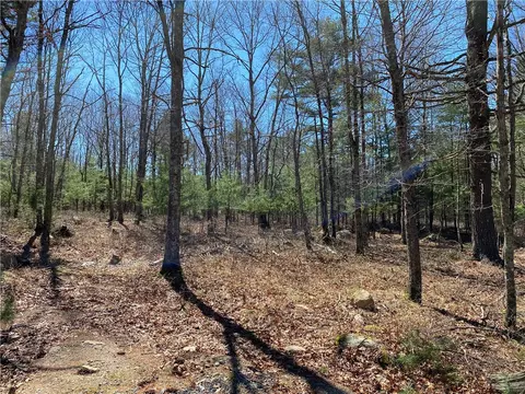 44 Highland Ct, Exeter, RI 02822 photo 2