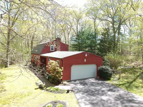 216 Laurel Ln, South Kingstown, RI 02892