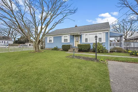 235 Welfare Ave, Warwick, RI 02888
