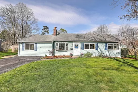5 Congress Rd, Barrington, RI 02806