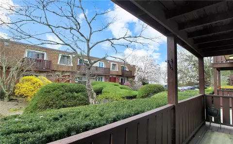 27 School St #3, Westerly, RI 02891 photo 2