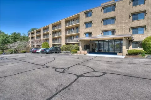 650 E Greenwich Ave #2-410, West Warwick, RI 02893