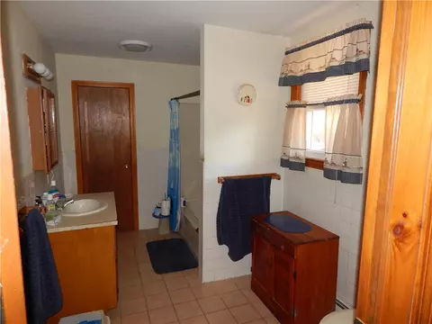 Bath - 3 Bowdish Way, Glocester, RI 02814 photo 1 of 1