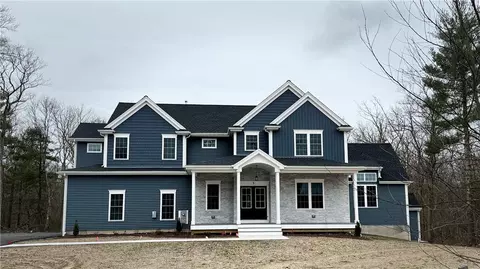 9 Lyn Ct, Cumberland, RI 02864