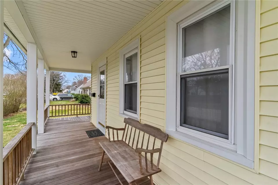 314 Potters Ave, Warwick, RI 02886 38 Photos Movoto