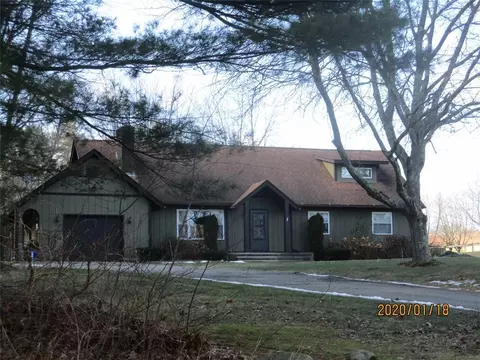 73 Reservoir Rd, North Smithfield, RI 02896