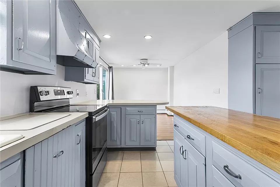 Kitchen - 44 Slater Park Ave, Pawtucket, RI 02861 photo 4 of 7