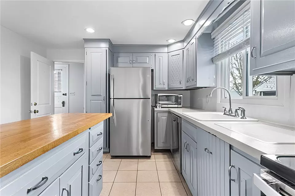 Kitchen - 44 Slater Park Ave, Pawtucket, RI 02861 photo 3 of 7