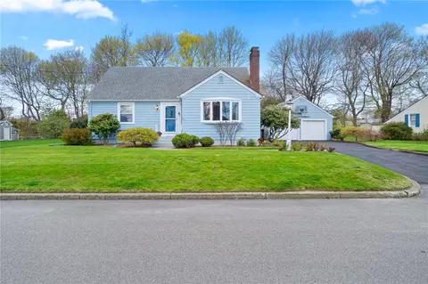 59 Greylock Rd, Bristol, RI 02809