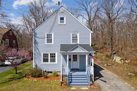 38 Woodland Ct, Lincoln, RI 02865