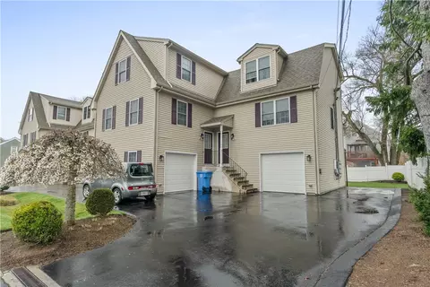 74 Ash St #6, Lincoln, RI 02865