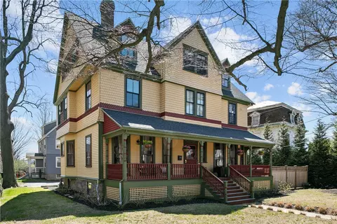 253 Broadway, Newport, RI 02840