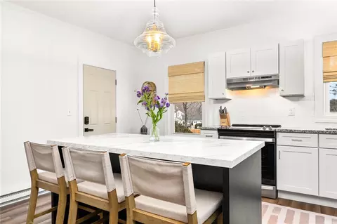 61 School St #2R, Lincoln, RI 02865