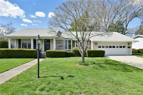 15 Meadow View Blvd, North Providence, RI 02904